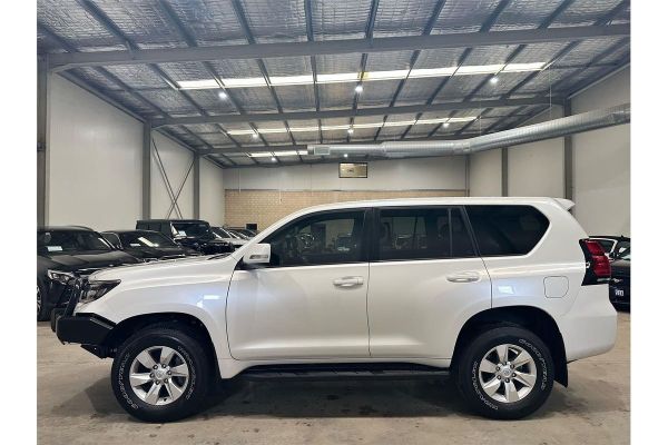 2018 Toyota Landcruiser GXL VDJ200R image