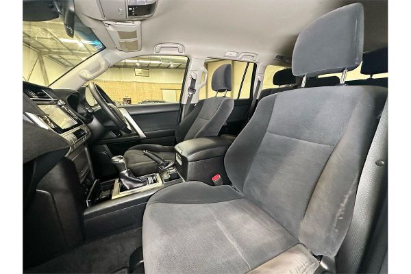 2018 Toyota Landcruiser GXL VDJ200R image