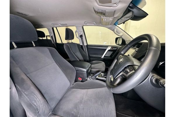 2018 Toyota Landcruiser GXL VDJ200R image