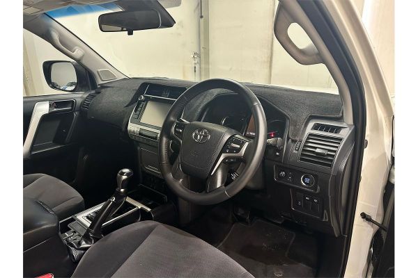2018 Toyota Landcruiser GXL VDJ200R image