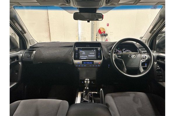 2018 Toyota Landcruiser GXL VDJ200R image