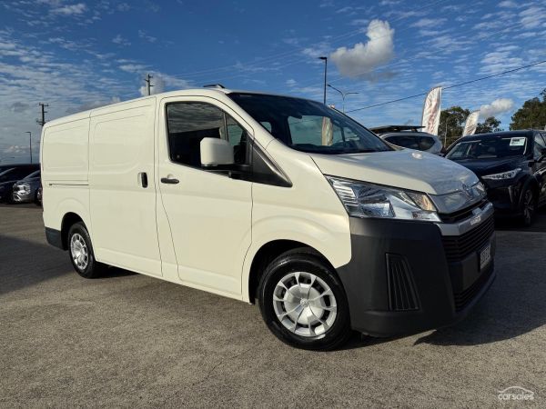 2019 Toyota Hiace   image