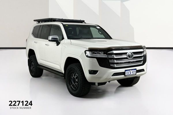 2022 Toyota Landcruiser FJA300R Sahara image