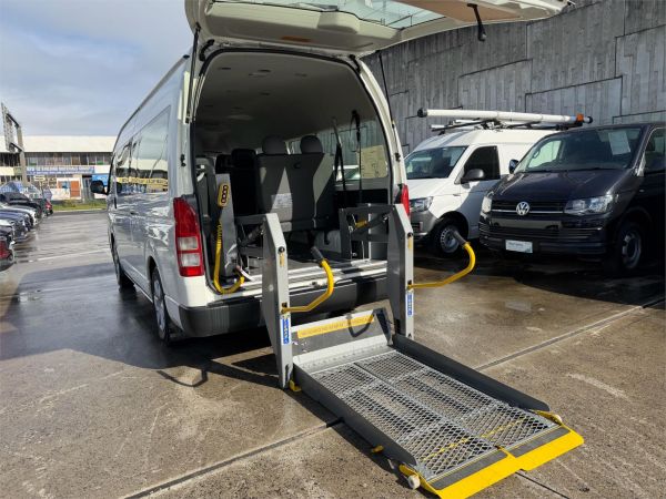 2017 Toyota Hiace Bus TRH223R Commuter image