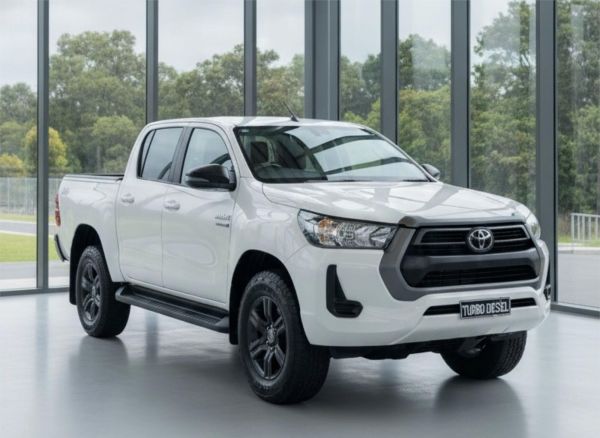 2023 TOYOTA HILUX DOUBLE CAB P/UP GUN136R SR HI-RIDER (4x2) image
