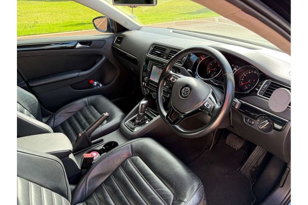 2015 Volkswagen Jetta 155TSI Highline Sport 1B image