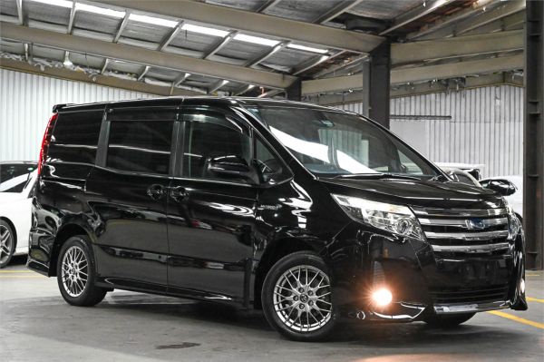 2016 Toyota Noah Wagon ZWR80 Hybrid image