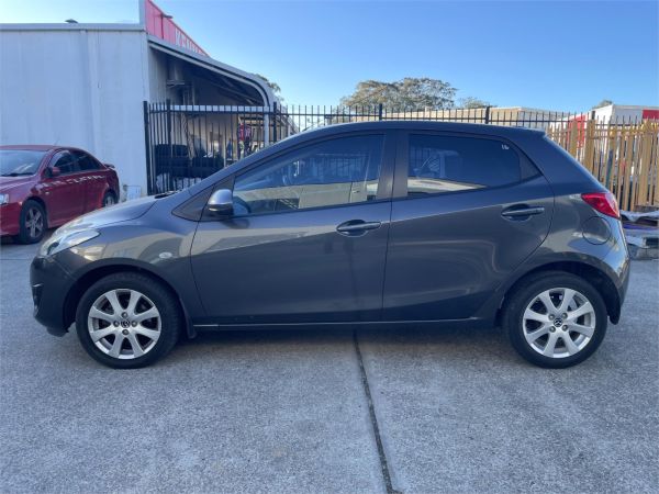 2014 MAZDA MAZDA2 5D HATCHBACK DE MY14 NEO SPORT image