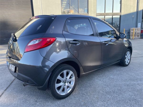 2014 MAZDA MAZDA2 5D HATCHBACK DE MY14 NEO SPORT image
