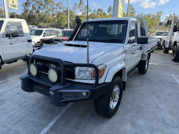 2017 Toyota Landcruiser VDJ79R GX White 5 Speed Manual Cab Chassis image