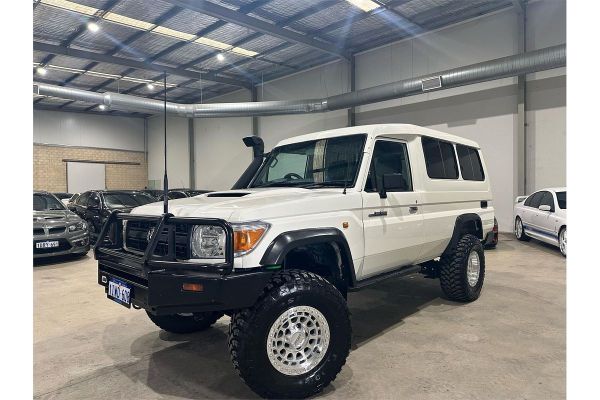 2009 Toyota Landcruiser Workmate Troopcarrier VDJ78R image