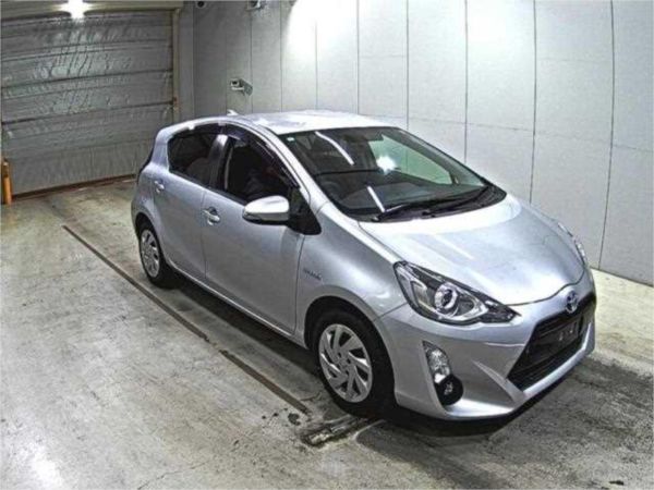 2015 Toyota Aqua Hatchback NHP10 S image