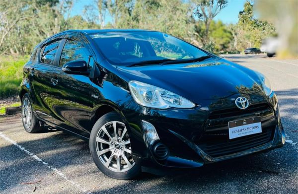 2015 Toyota Aqua Hatchback NHP10 S image