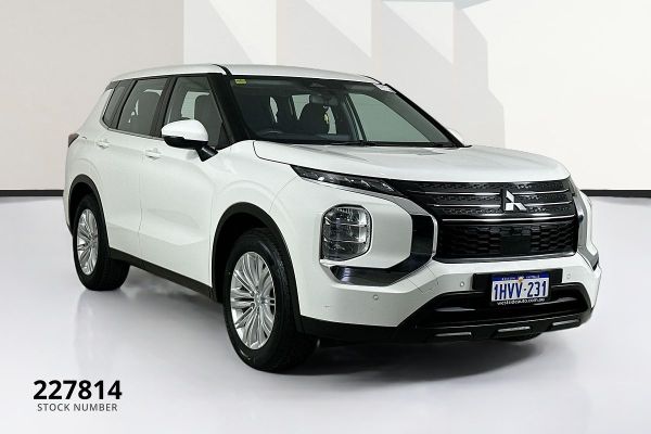 2023 Mitsubishi Outlander ZM ES image