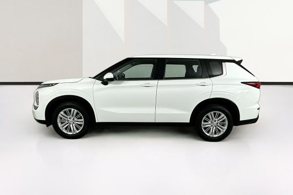 2023 Mitsubishi Outlander ZM ES image