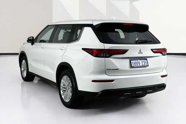 2023 Mitsubishi Outlander ZM ES image