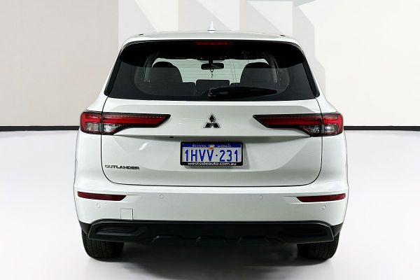 2023 Mitsubishi Outlander ZM ES image