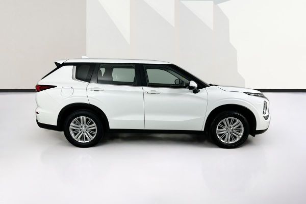 2023 Mitsubishi Outlander ZM ES image