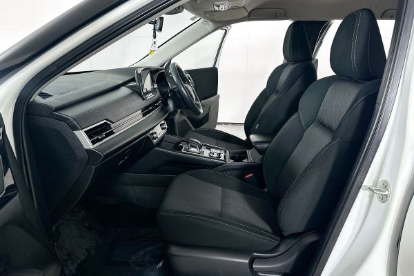 2023 Mitsubishi Outlander ZM ES image
