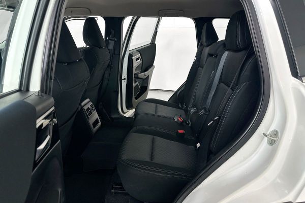 2023 Mitsubishi Outlander ZM ES image