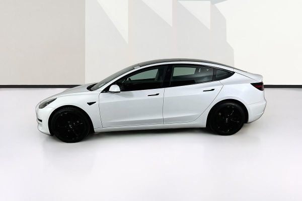 2022 Tesla Model 3 image