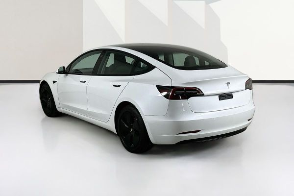 2022 Tesla Model 3 image