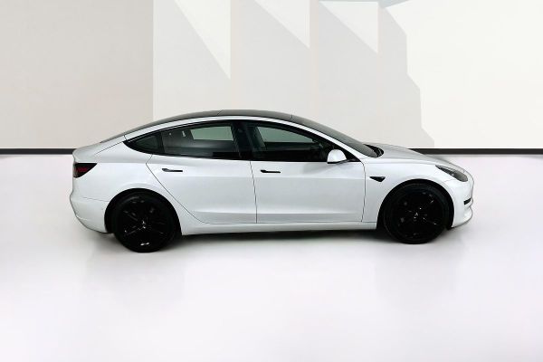 2022 Tesla Model 3 image