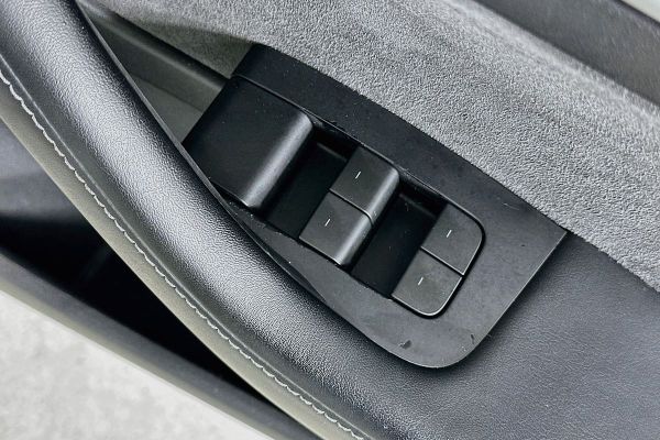 2022 Tesla Model 3 image