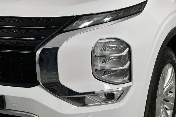 2023 Mitsubishi Outlander ZM LS image