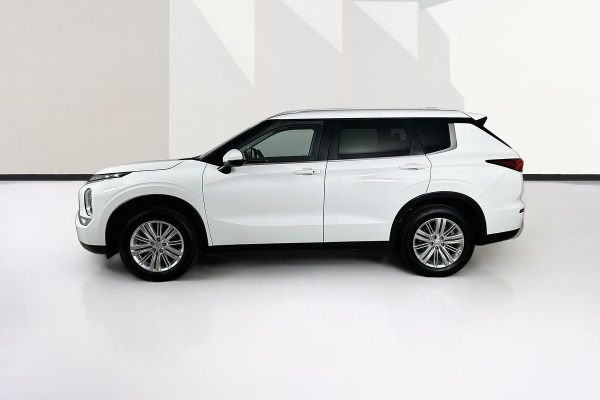 2023 Mitsubishi Outlander ZM LS image