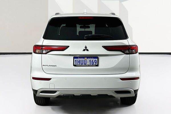 2023 Mitsubishi Outlander ZM LS image