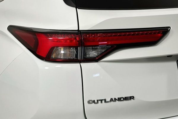 2023 Mitsubishi Outlander ZM LS image