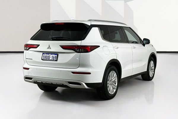 2023 Mitsubishi Outlander ZM LS image