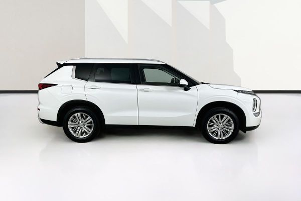2023 Mitsubishi Outlander ZM LS image