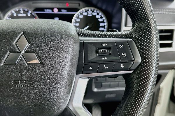 2023 Mitsubishi Outlander ZM LS image