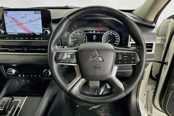 2023 Mitsubishi Outlander ZM LS image