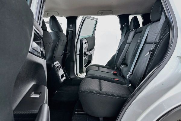 2023 Mitsubishi Outlander ZM LS image