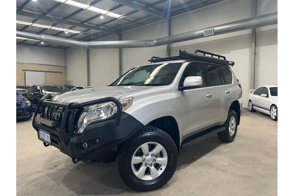 2016 Toyota Landcruiser GXL VDJ200R image