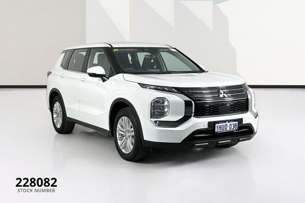 2023 Mitsubishi Outlander ZM ES image