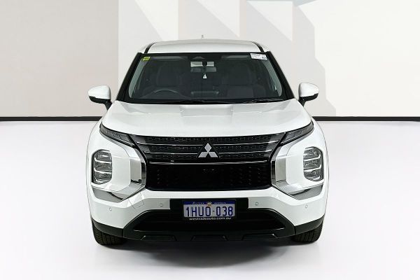 2023 Mitsubishi Outlander ZM ES image