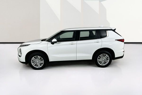 2023 Mitsubishi Outlander ZM ES image