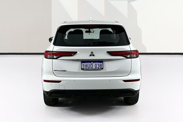 2023 Mitsubishi Outlander ZM ES image