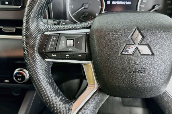 2023 Mitsubishi Outlander ZM ES image