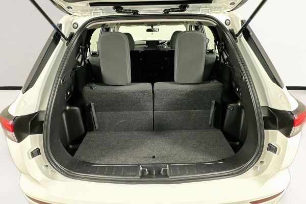 2023 Mitsubishi Outlander ZM ES image