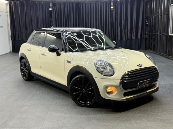 2015 MINI Hatch Hatchback F55 Cooper image