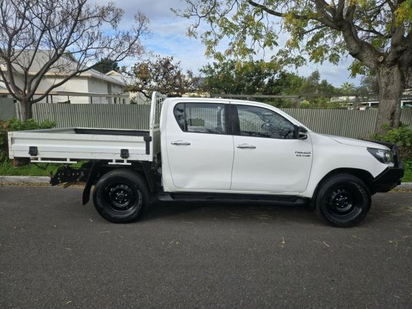 2017 Toyota Hilux GUN126R SR (4x4) White Crystal 6 Speed Manual Dual Cab Chassis image