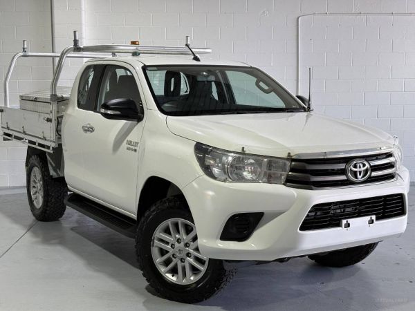 2017 TOYOTA HILUX SR (4x4) GUN126R image