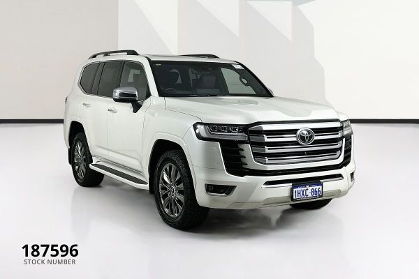 2023 Toyota Landcruiser FJA300R Sahara ZX image
