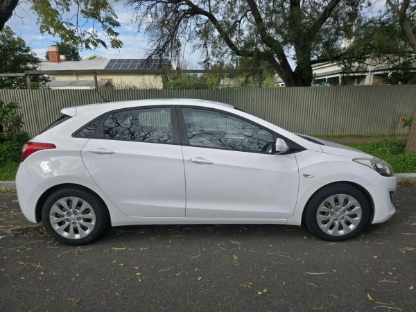 2015 Hyundai i30 GD MY14 Active White Diamond 6 Speed Automatic Hatchback image
