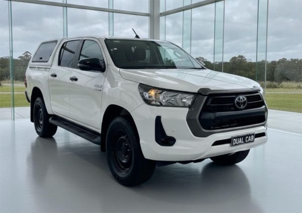 2021 TOYOTA HILUX DOUBLE CAB P/UP GUN126R FACELIFT SR (4x4) image